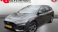 Grijs Gebruikt 2023 Ford Focus ST-Line Stationwagen | € 24.940 (Eerlijke prijs)