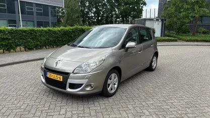 Beige Gebruikt 2010 Renault Scénic III Dynamique MPV | € 3.499 (Goede deal)