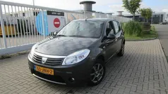 Grijs Gebruikt 2009 Dacia Sandero Lauréate Hatchback | € 1.950 (Eerlijke prijs)
