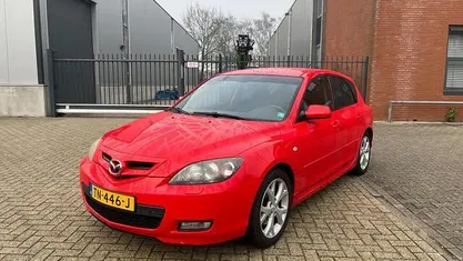 Rood Gebruikt 2009 Mazda 3 Hatchback | € 2.950 (Eerlijke prijs)