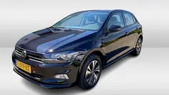 Zwart, metallic lak Gebruikt 2021 VW Polo Comfortline Hatchback | € 17.250 (Eerlijke prijs)