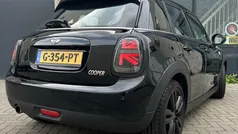 Zwart Gebruikt 2017 Mini Cooper Business Hatchback | € 14.999 (Super prijs)