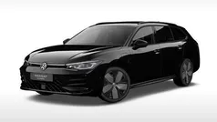Zwart Nieuw 2025 VW Passat R-line Edition Stationwagen | € 54.990 (Goede deal)