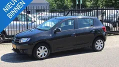 Zwart Gebruikt 2014 Dacia Sandero Lauréate Hatchback | € 3.350 (Super prijs)
