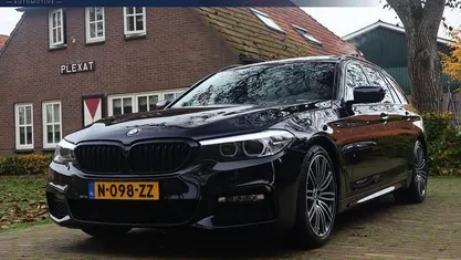 Zwart Occasion 2018 BMW 530 Executive Stationwagen | € 26.945 (Eerlijke prijs)