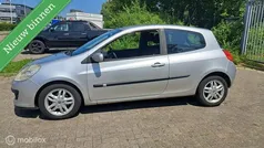 Gebruikt 2005 Renault Clio II Dynamique Hatchback | € 850 (Goede deal)