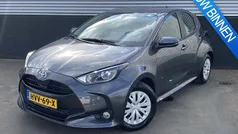 Grijs Gebruikt 2024 Toyota Yaris Hybrid Active Hatchback | € 22.400 (Eerlijke prijs)