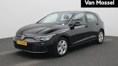 Zwart Gebruikt 2022 VW Golf VIII Life Hatchback | € 21.400 (Eerlijke prijs)