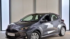 Grijs, metallic lak Gebruikt 2023 Toyota Yaris Active Hatchback | € 21.950 (Eerlijke prijs)