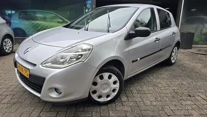 Grijs Gebruikt 2010 Renault Clio II Business Hatchback | € 2.999 (Eerlijke prijs)