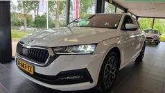 Wit Gebruikt 2022 Skoda Octavia Business Line Stationwagen | € 25.695 (Eerlijke prijs)