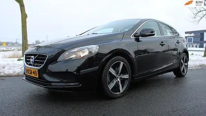 Occasion 2013 Volvo V40 Momentum Hatchback | € 9.775 (Eerlijke prijs)