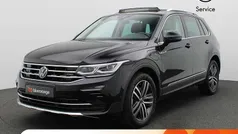Zwart Gebruikt 2023 VW Tiguan Elegance SUV | € 39.900 (Eerlijke prijs)