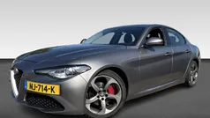 Grijs Gebruikt 2017 Alfa Romeo Giulia Super Sedan | € 21.430 (Eerlijke prijs)