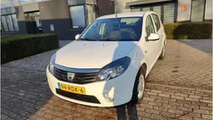 Wit (metallic) Gebruikt 2011 Dacia Sandero Hatchback | € 1.500 (Goede deal)