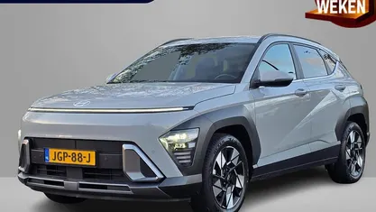 Cyber gray metallic (c5g) Gebruikt 2024 Hyundai Kona Comfort SUV | € 29.840 (Eerlijke prijs)