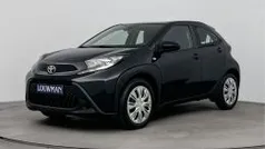 Gebruikt 2024 Toyota Aygo Play Hatchback | € 21.445 (Eerlijke prijs)