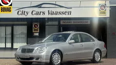 Grijs, metallic lak Gebruikt 2003 Mercedes E240 Elegance Sedan | € 5.900 (Eerlijke prijs)