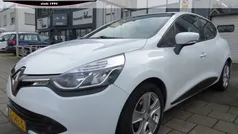 Wit Gebruikt 2016 Renault Clio IV Expression Hatchback | € 9.450 (Eerlijke prijs)