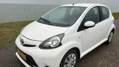 Wit Gebruikt 2012 Toyota Aygo Hatchback | € 4.350 (Eerlijke prijs)