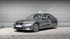 Mineralgrau metallic (grijs metallic) Gebruikt 2020 BMW 330e Comfort Edition Sedan | € 33.900 (Eerlijke prijs)