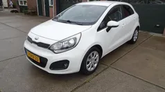 Wit Gebruikt 2014 Kia Rio Plus Hatchback | € 6.950 (Eerlijke prijs)