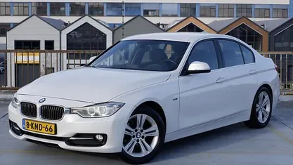 Wit (metallic) Occasion 2013 BMW 320 Executive Sedan | € 9.950 (Eerlijke prijs)
