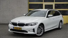 Wit Gebruikt 2020 BMW 320 Executive Stationwagen | € 20.950 (Super prijs)