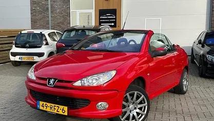 Rood Occasion 2005 Peugeot 206 CC Cabriolet | € 1.399 (Eerlijke prijs)