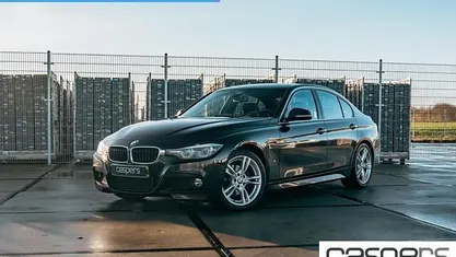 Zwart Gebruikt 2018 BMW 330 Executive Sedan | € 19.990 (Eerlijke prijs)