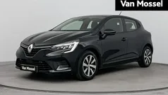 Gebruikt 2023 Renault Clio V Equilibre Hatchback | € 15.635 (Eerlijke prijs)