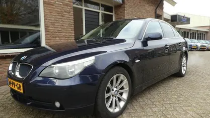 Blauw, metallic lak Gebruikt 2004 BMW 520 Executive Sedan | € 4.900 (Eerlijke prijs)