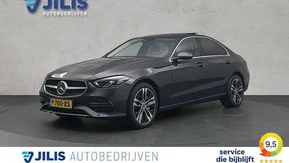 Grijs Gebruikt 2022 Mercedes C300 Sedan | € 37.950 (Goede deal)