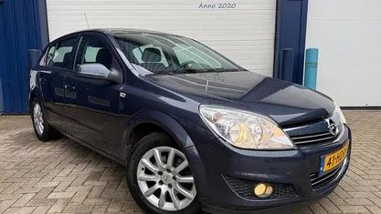 Grijs Gebruikt 2008 Opel Astra Hatchback | € 3.995 (Eerlijke prijs)