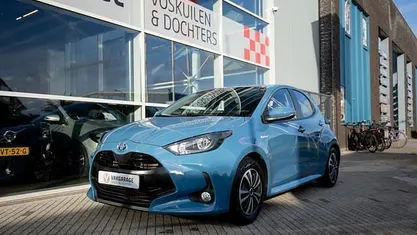 Blauw Gebruikt 2021 Toyota Yaris Hybrid Comfort Hatchback | € 19.950 (Eerlijke prijs)