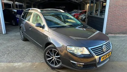 Bruin Gebruikt 2008 VW Passat Highline Stationwagen | € 2.750 (Eerlijke prijs)