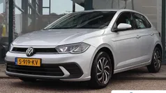 Grijs Gebruikt 2023 VW Polo Life Hatchback | € 16.895 (Eerlijke prijs)