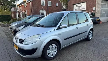 Grijs (metallic) Gebruikt 2006 Renault Scénic II Expression MPV | € 1.450 (Eerlijke prijs)