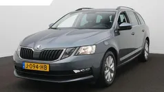 Grijs, metallic lak Gebruikt 2020 Skoda Octavia Business Line Stationwagen | € 17.900 (Eerlijke prijs)