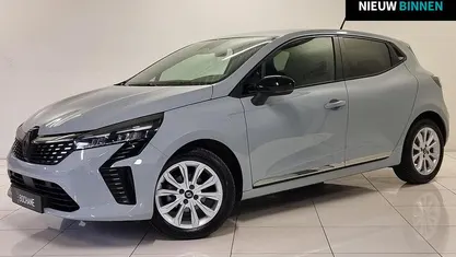 Grijs Occasion 2024 Renault Clio V Evolution Hatchback | € 19.195 (Eerlijke prijs)