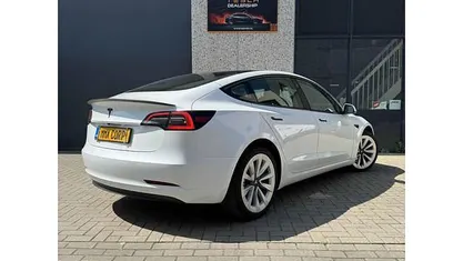 Wit Occasion 2022 Tesla Model 3 Standard Range Sedan | € 27.890 (Eerlijke prijs)
