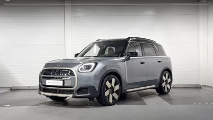 Smokey green Gebruikt 2024 Mini Countryman Favoured SUV | € 45.900 (Eerlijke prijs)