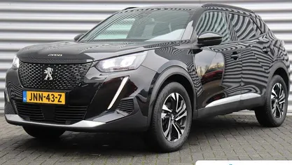 Zwart Gebruikt 2023 Peugeot 2008 Allure SUV | € 23.395 (Eerlijke prijs)