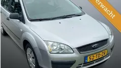 Grijs Gebruikt 2006 Ford Focus Hatchback | € 2.299 (Eerlijke prijs)