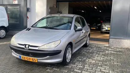 Occasion Peugeot 206 75 PK (55 kW) 1999 Grijs Hatchback