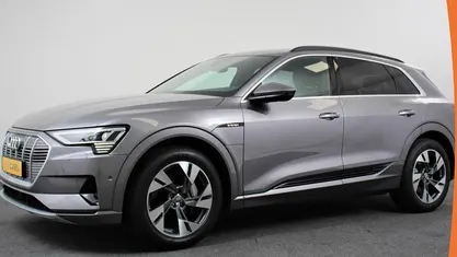 Grijs Occasion 2019 Audi e-tron Advanced SUV | € 24.450 (Super prijs)
