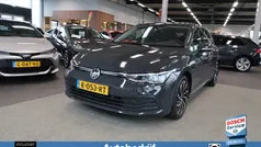 Grijs Gebruikt 2021 VW Golf VIII Life Hatchback | € 21.750 (Eerlijke prijs)
