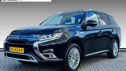 Zwart Gebruikt 2019 Mitsubishi Outlander P-HEV Intense+ SUV | € 22.895 (Eerlijke prijs)