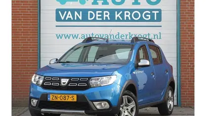 Blauw (metallic) Gebruikt 2019 Dacia Sandero Stepway Hatchback | € 8.945 (Eerlijke prijs)