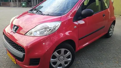 Occasion 2009 Peugeot 107 Hatchback | € 1.350 (Eerlijke prijs)